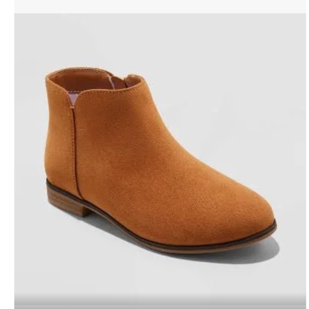 Cat and Jack camel suede boots zippered tiny people on the 5’s